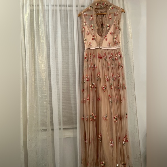 Needle and thread gown - Picture 4 of 5